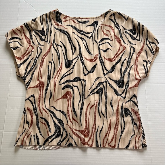 Lindex Pleated V Neck Top Blouse Short Sleeve Size Small NWOT - Picture 5 of 10